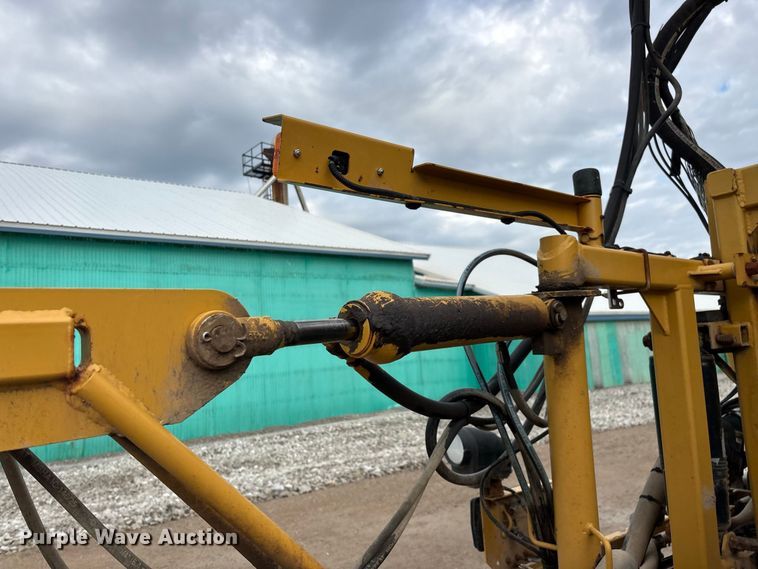 image for item FG0725 2016 RoGator RG1100B sprayer