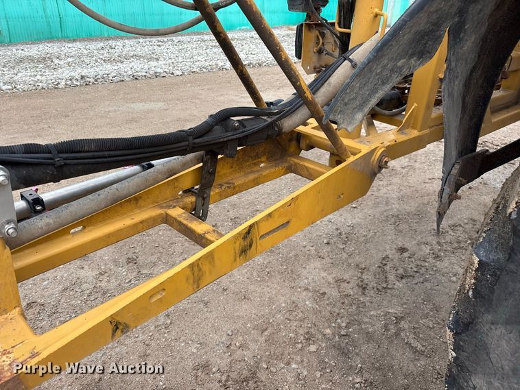 image for item FG0725 2016 RoGator RG1100B sprayer