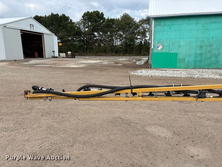 image for item FG0725 2016 RoGator RG1100B sprayer