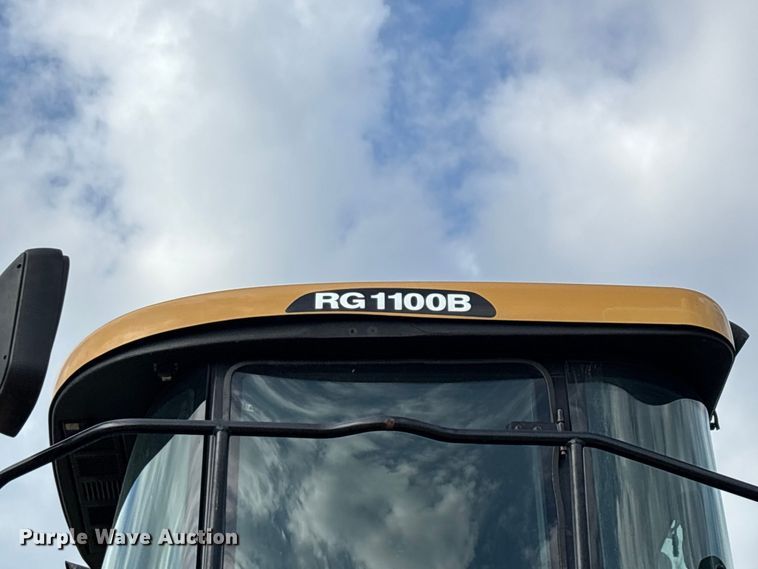 image for item FG0725 2016 RoGator RG1100B sprayer