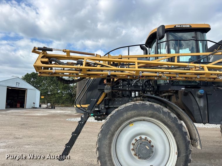 image for item FG0725 2016 RoGator RG1100B sprayer