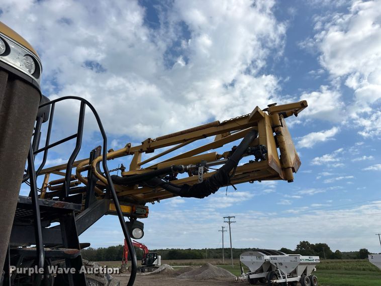 image for item FG0725 2016 RoGator RG1100B sprayer
