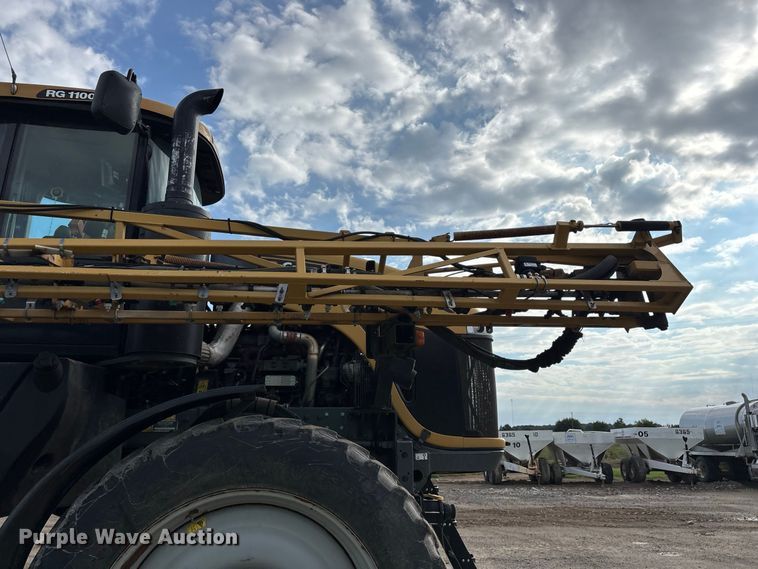 image for item FG0725 2016 RoGator RG1100B sprayer