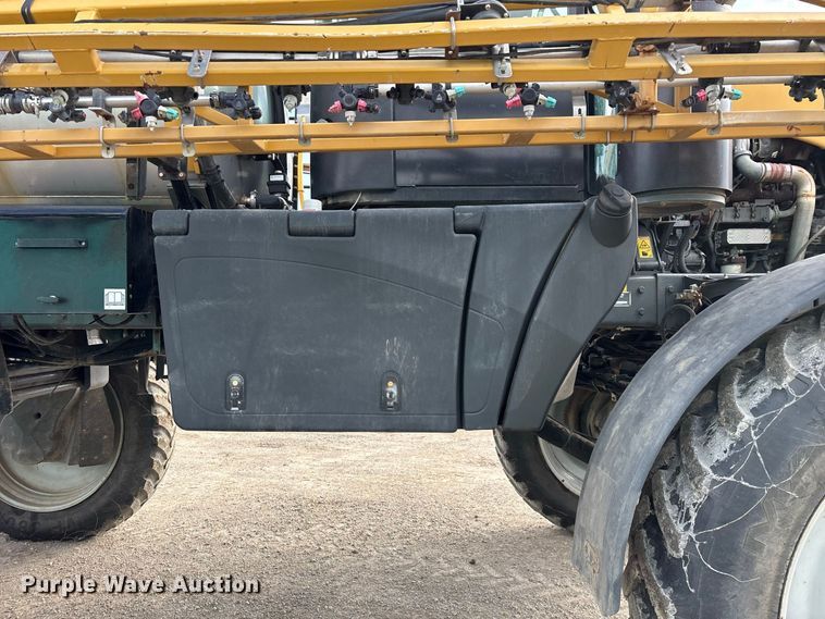 image for item FG0725 2016 RoGator RG1100B sprayer