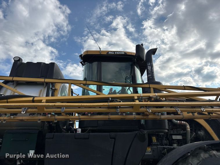 image for item FG0725 2016 RoGator RG1100B sprayer