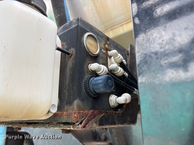 image for item FG0725 2016 RoGator RG1100B sprayer