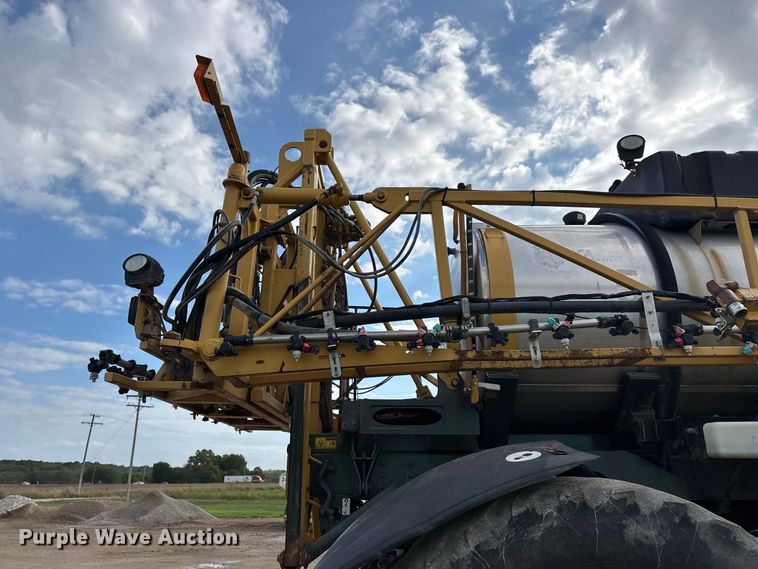 image for item FG0725 2016 RoGator RG1100B sprayer