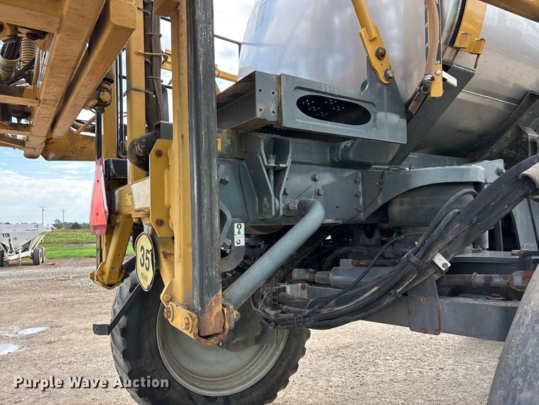 image for item FG0725 2016 RoGator RG1100B sprayer
