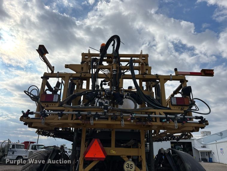 image for item FG0725 2016 RoGator RG1100B sprayer