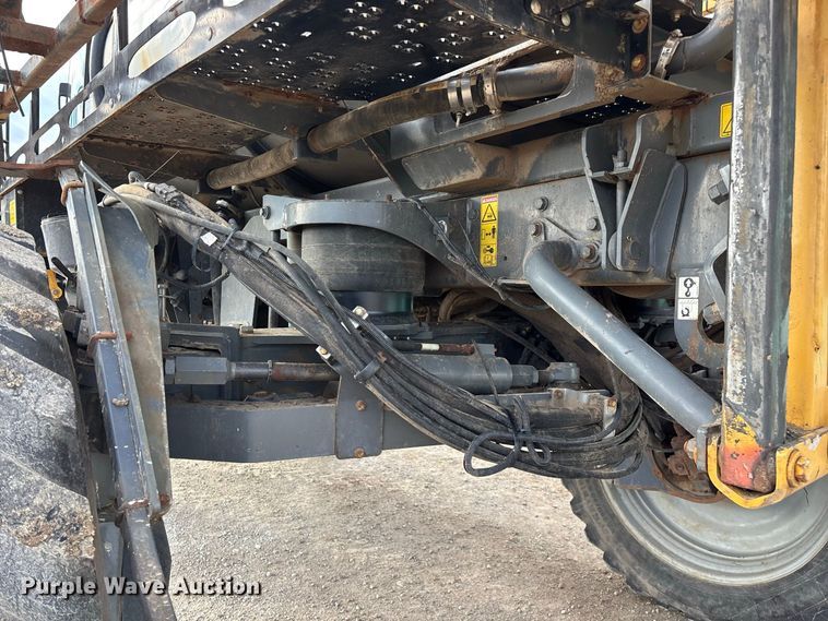 image for item FG0725 2016 RoGator RG1100B sprayer
