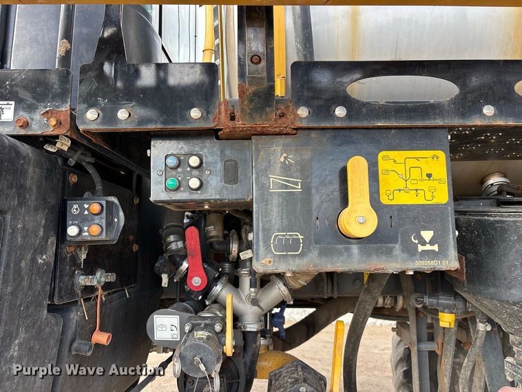image for item FG0725 2016 RoGator RG1100B sprayer