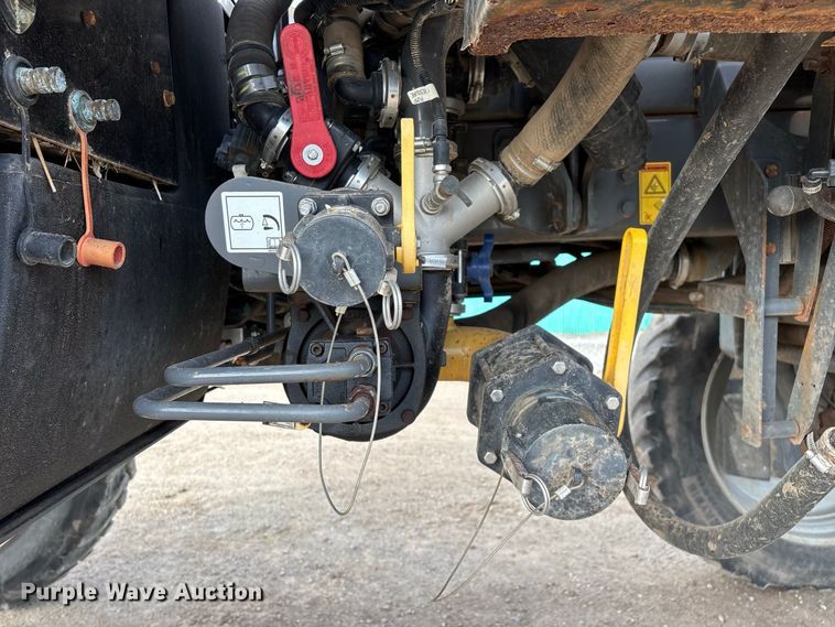 image for item FG0725 2016 RoGator RG1100B sprayer