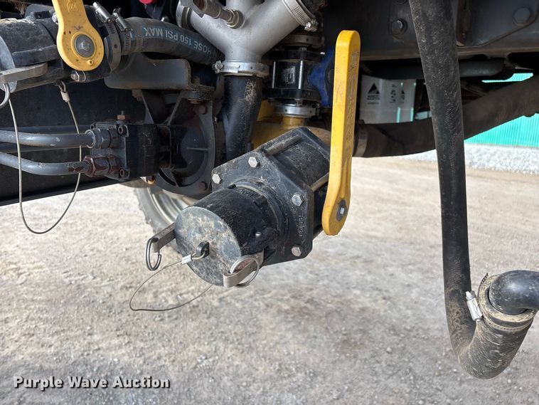 image for item FG0725 2016 RoGator RG1100B sprayer
