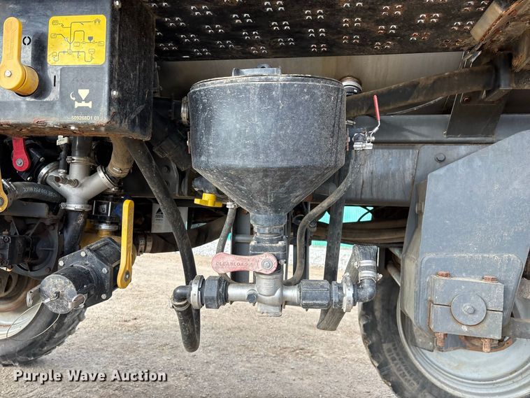 image for item FG0725 2016 RoGator RG1100B sprayer