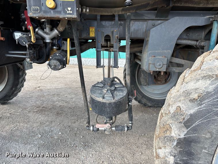 image for item FG0725 2016 RoGator RG1100B sprayer