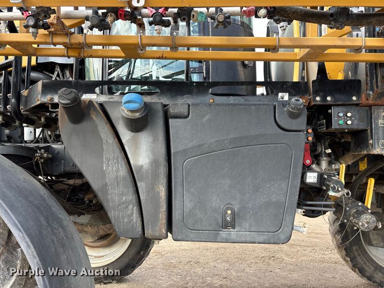 image for item FG0725 2016 RoGator RG1100B sprayer
