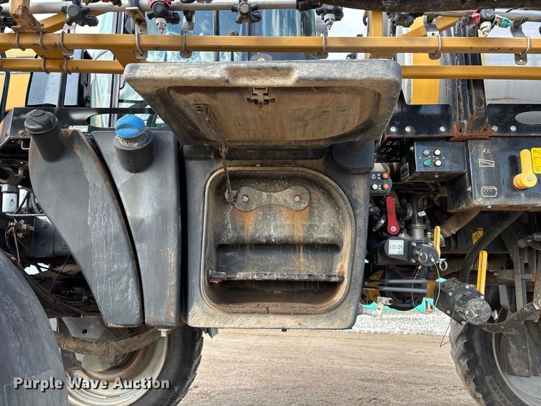image for item FG0725 2016 RoGator RG1100B sprayer