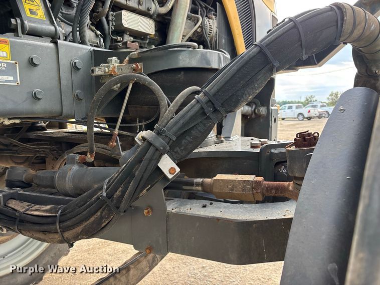 image for item FG0725 2016 RoGator RG1100B sprayer