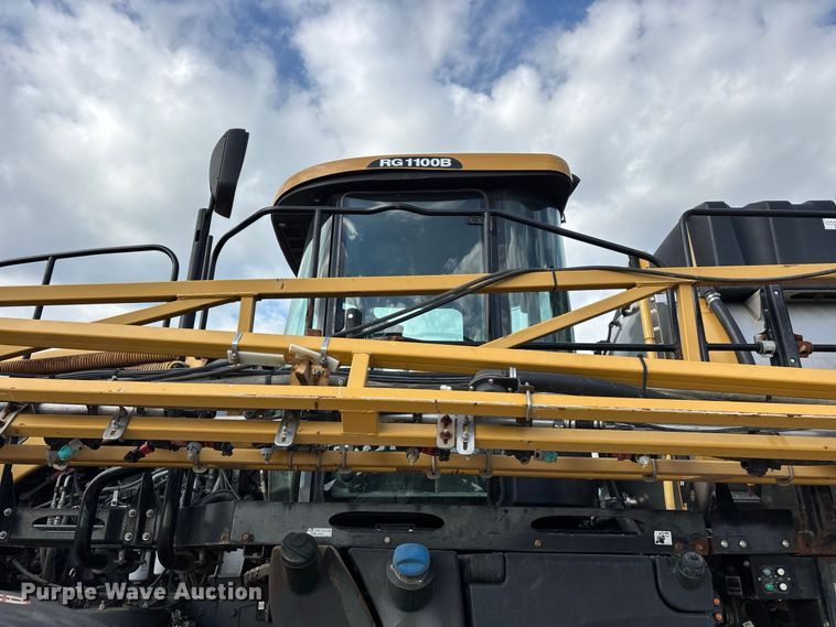 image for item FG0725 2016 RoGator RG1100B sprayer