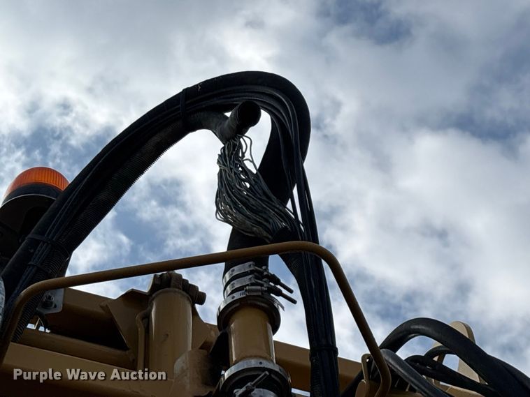 image for item FG0725 2016 RoGator RG1100B sprayer