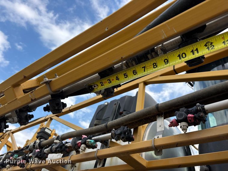 image for item FG0725 2016 RoGator RG1100B sprayer
