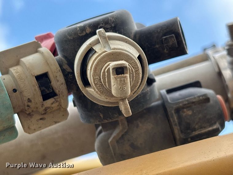 image for item FG0725 2016 RoGator RG1100B sprayer
