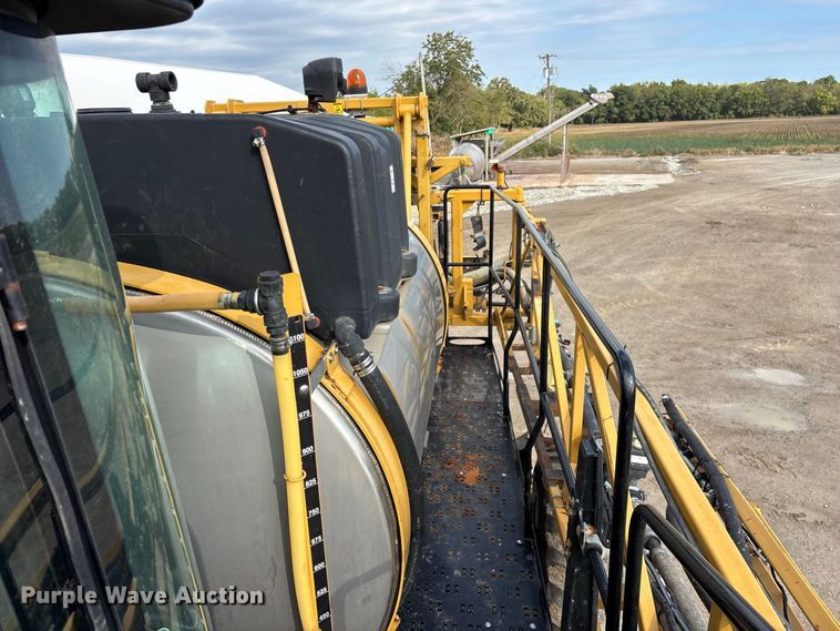 image for item FG0725 2016 RoGator RG1100B sprayer