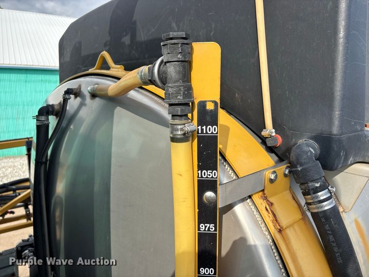 image for item FG0725 2016 RoGator RG1100B sprayer