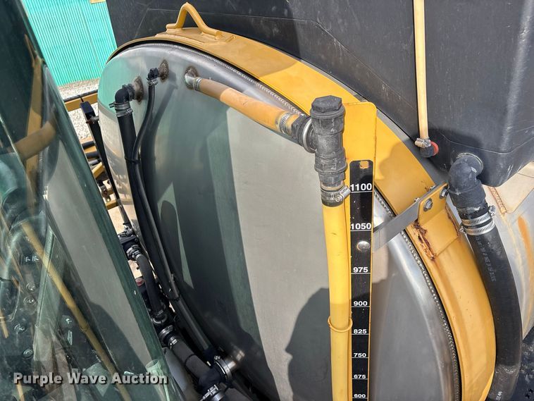 image for item FG0725 2016 RoGator RG1100B sprayer