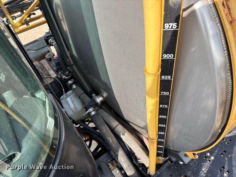 image for item FG0725 2016 RoGator RG1100B sprayer