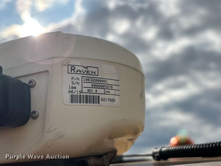 image for item FG0725 2016 RoGator RG1100B sprayer