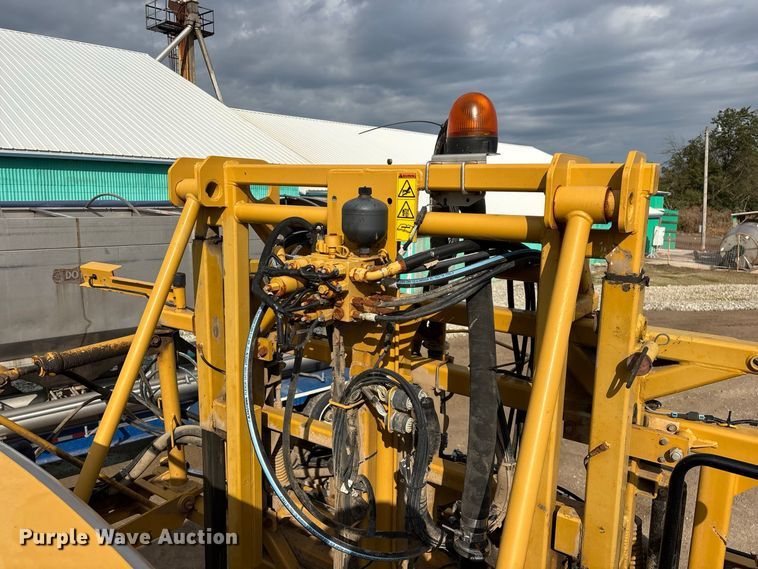 image for item FG0725 2016 RoGator RG1100B sprayer