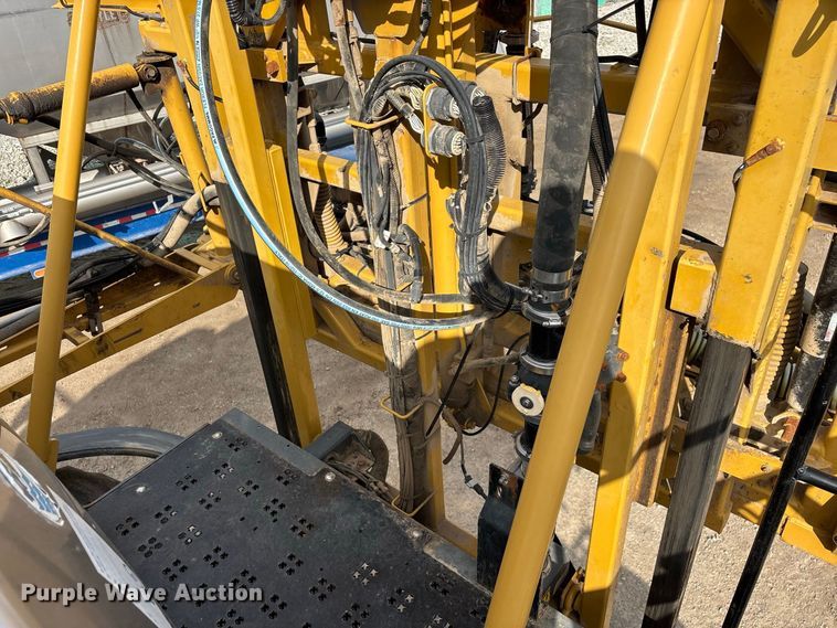 image for item FG0725 2016 RoGator RG1100B sprayer