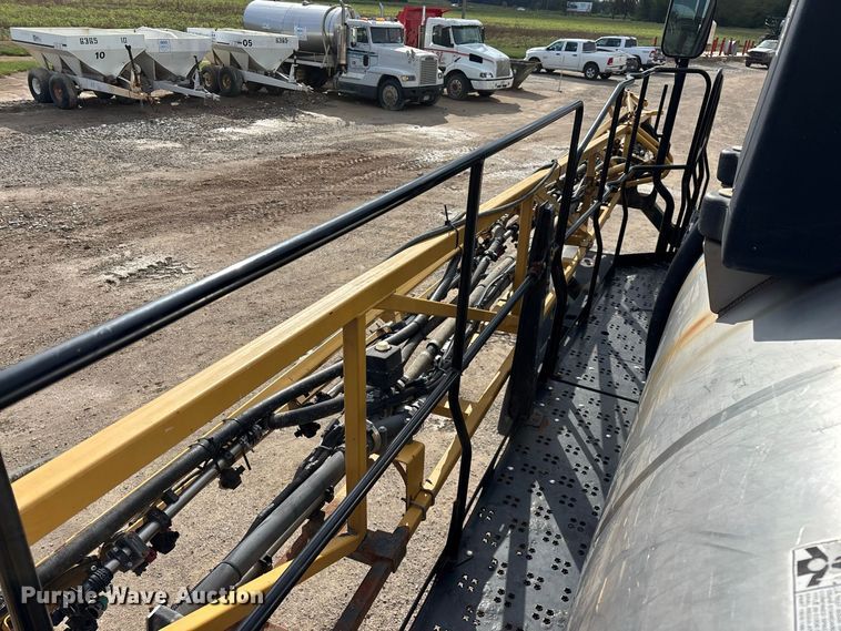 image for item FG0725 2016 RoGator RG1100B sprayer