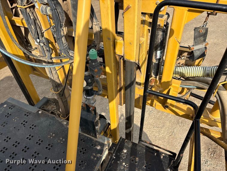 image for item FG0725 2016 RoGator RG1100B sprayer