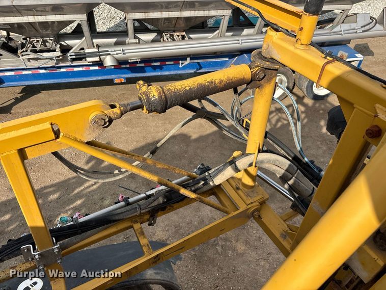 image for item FG0725 2016 RoGator RG1100B sprayer