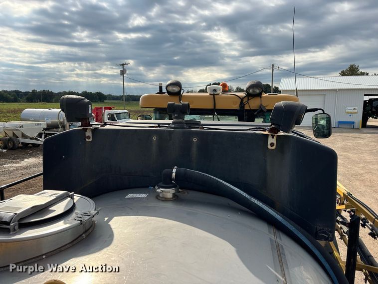 image for item FG0725 2016 RoGator RG1100B sprayer