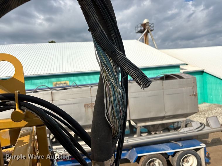 image for item FG0725 2016 RoGator RG1100B sprayer