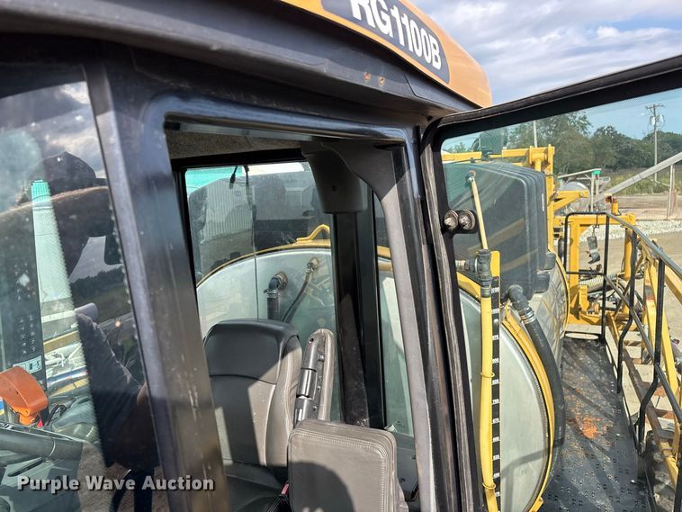 image for item FG0725 2016 RoGator RG1100B sprayer