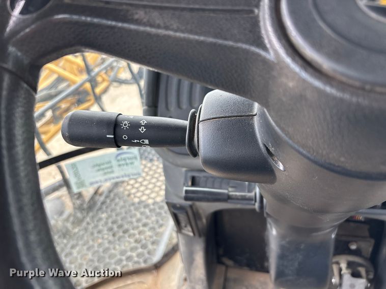 image for item FG0725 2016 RoGator RG1100B sprayer