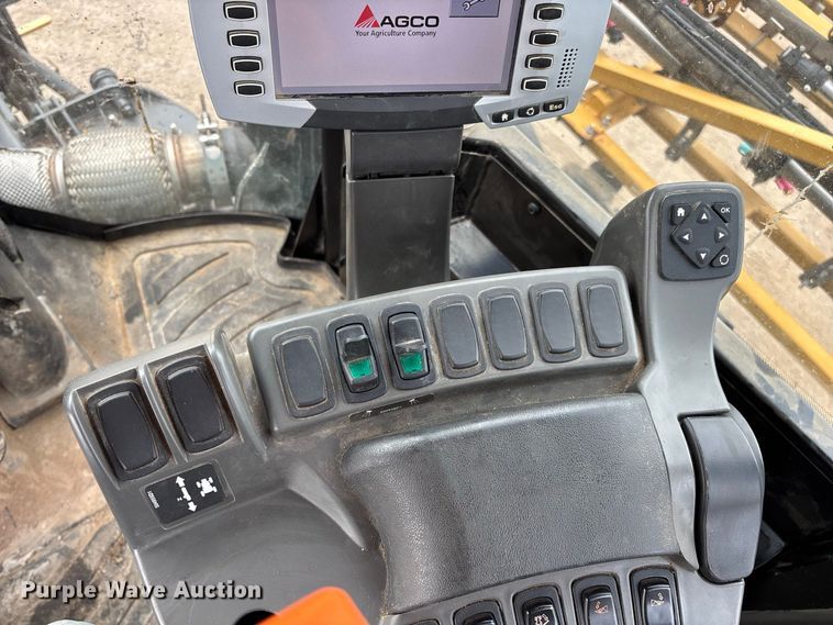 image for item FG0725 2016 RoGator RG1100B sprayer