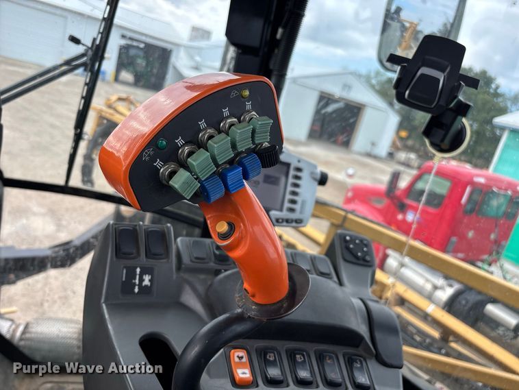image for item FG0725 2016 RoGator RG1100B sprayer