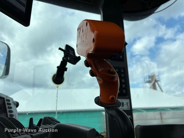 image for item FG0725 2016 RoGator RG1100B sprayer