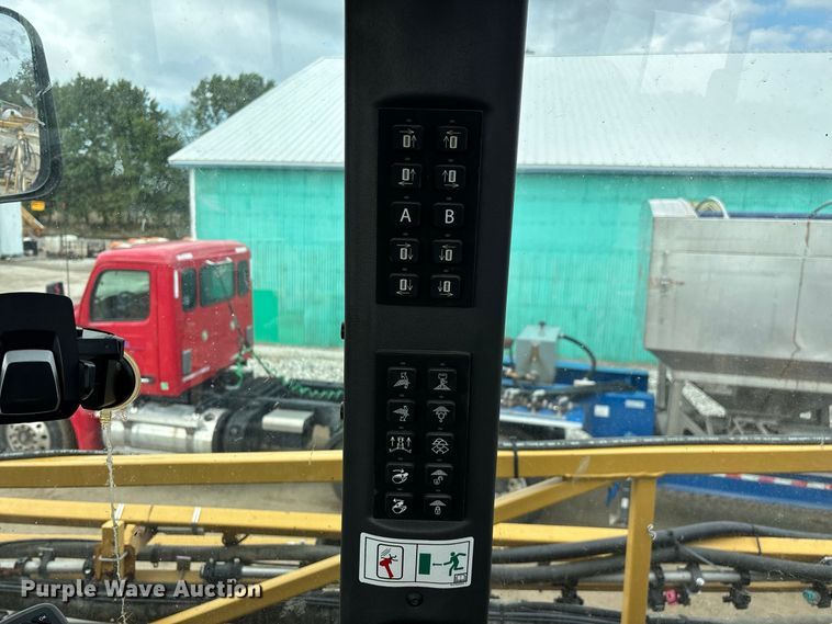 image for item FG0725 2016 RoGator RG1100B sprayer