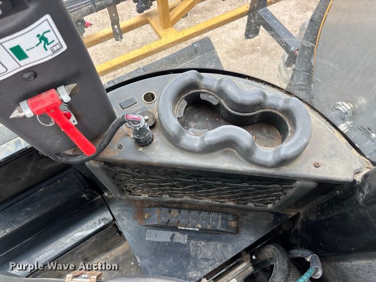 image for item FG0725 2016 RoGator RG1100B sprayer