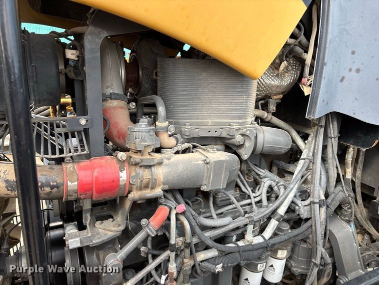 image for item FG0725 2016 RoGator RG1100B sprayer