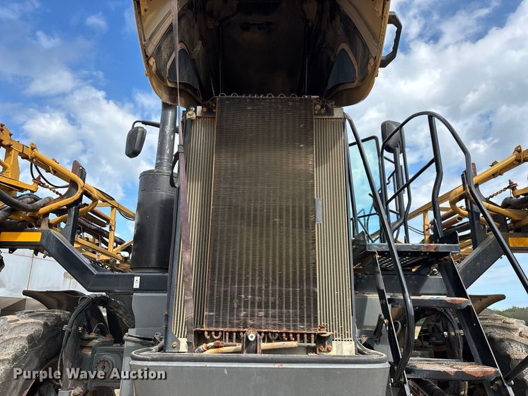 image for item FG0725 2016 RoGator RG1100B sprayer