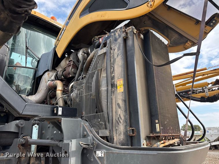 image for item FG0725 2016 RoGator RG1100B sprayer