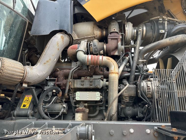 image for item FG0725 2016 RoGator RG1100B sprayer