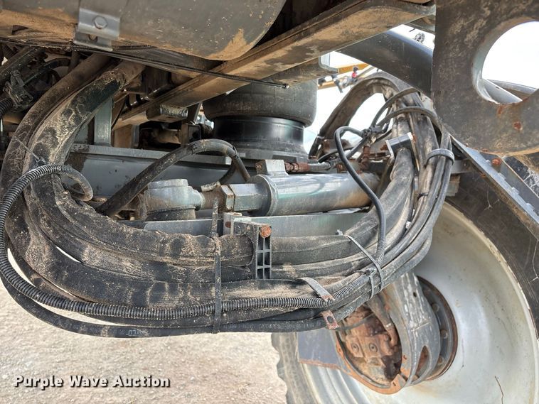 image for item FG0725 2016 RoGator RG1100B sprayer
